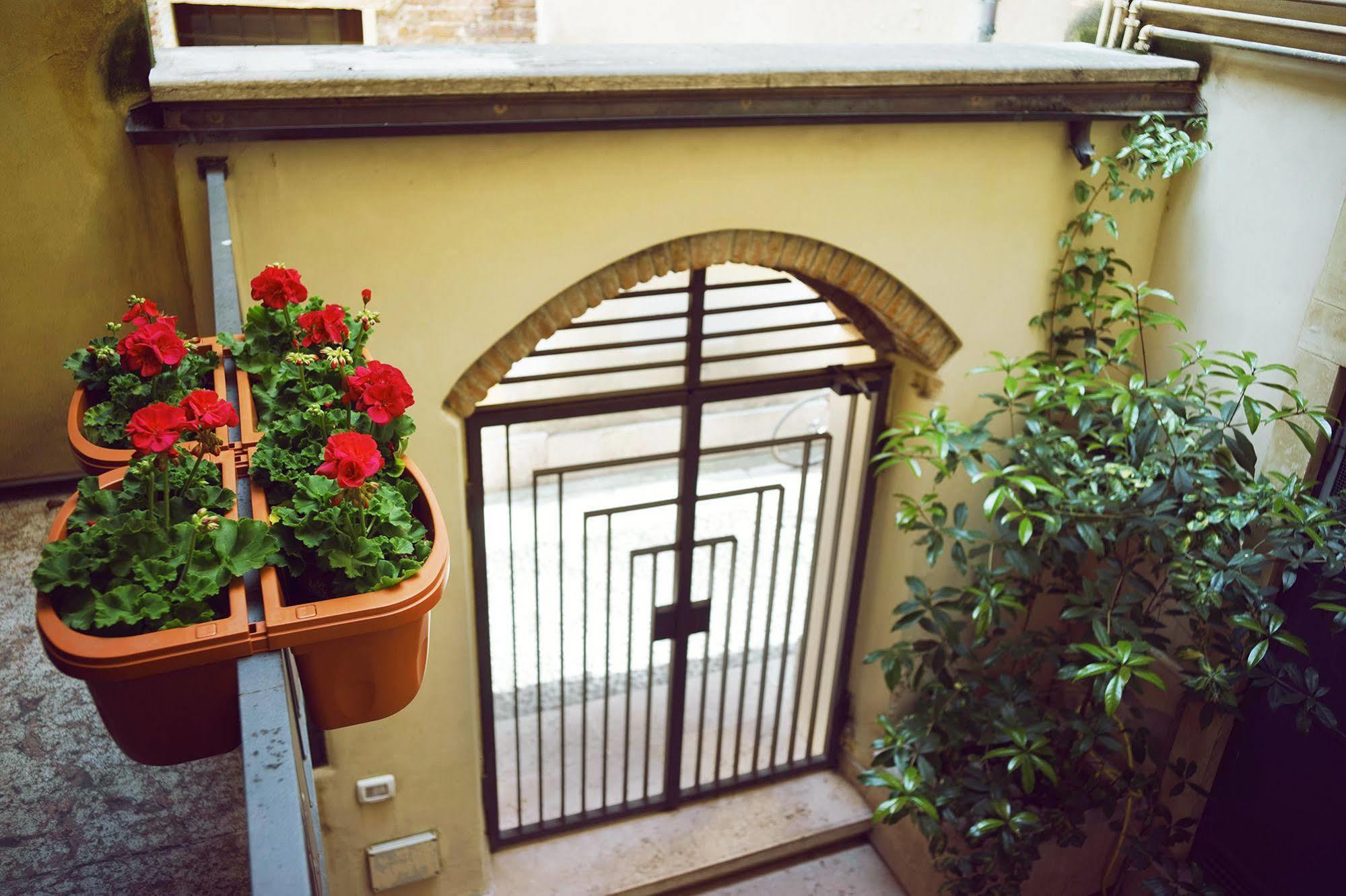 Romeo'S Guest House Verona Exteriör bild